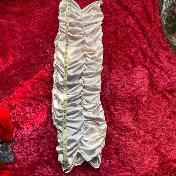 Off White Bodycon Ruched Strapless Dress - Picture 16 of 17